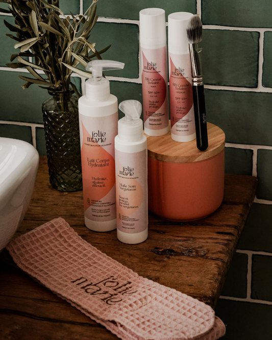 Que-mettre-dans-sa-trousse-de-toilette-maternité-pour-maman J'olie Marie