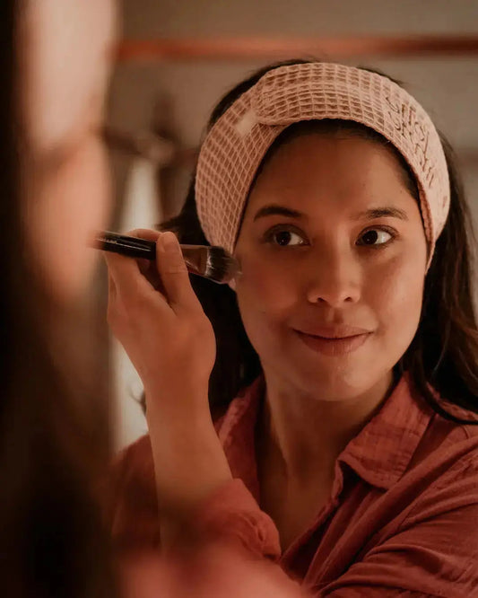 Rétinol-pendant-la-grossesse-pourquoi-l-éviter-et-quelles-alternatives-pour-une-peau-éclatante J'olie Marie