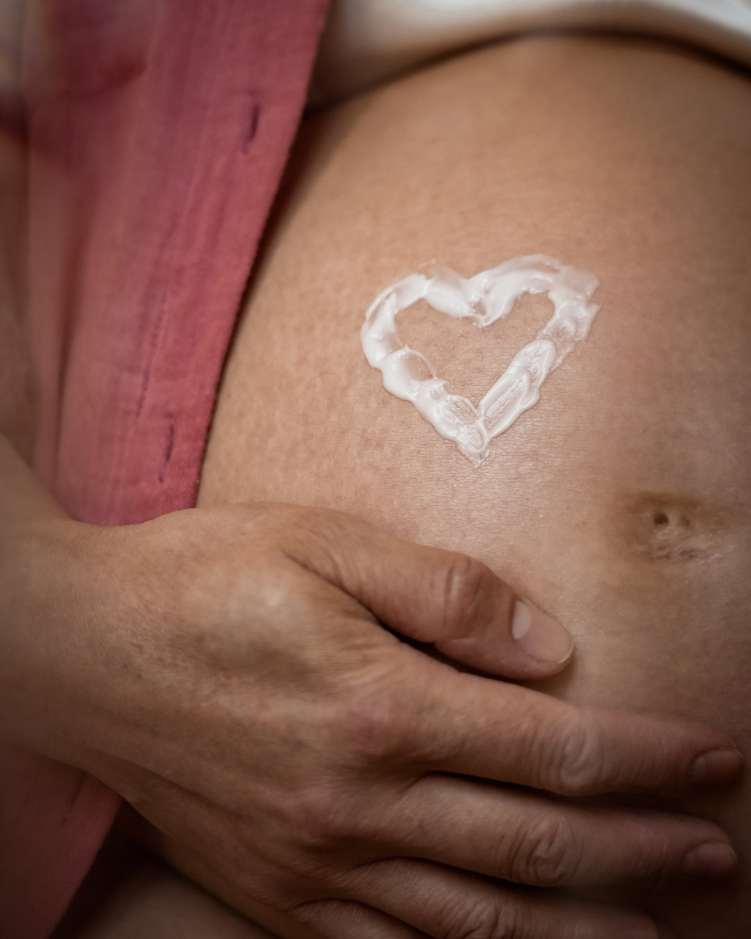 Pourquoi-choisir-des-soins-naturels-et-bio-pendant-la-grossesse-et-le-postpartum-Le-guide-complet-pour-une-routine-vraiment-sûre J'olie Marie