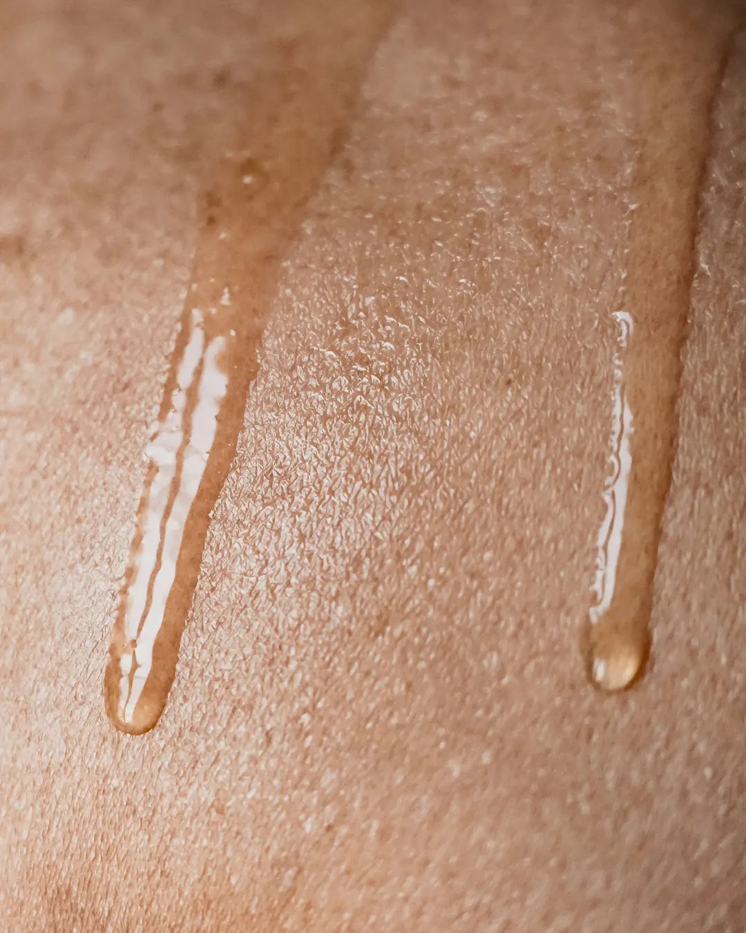 Huile soin vergetures à l'huile d'olive bio Occitanie - texture sèche
